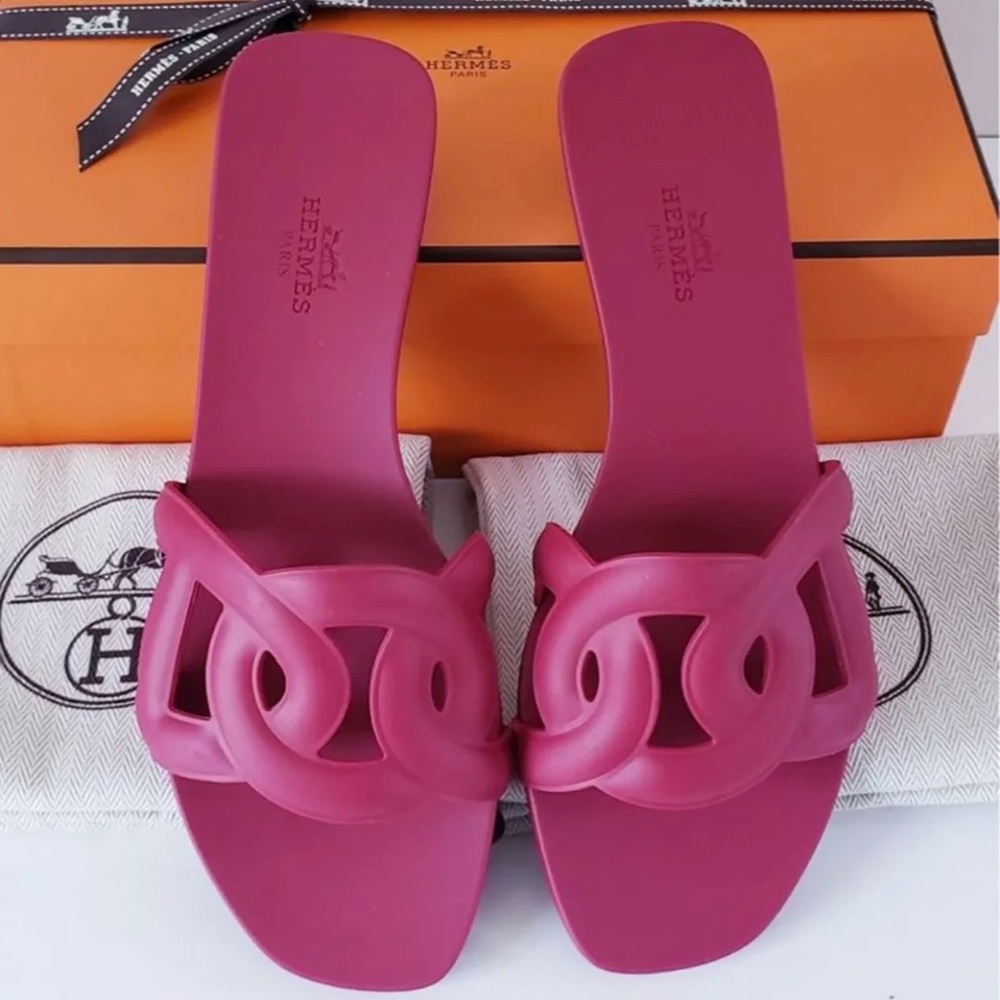Authentic 👍🏻 Brand New never Worn !!!Hermes rubber aloha sandal